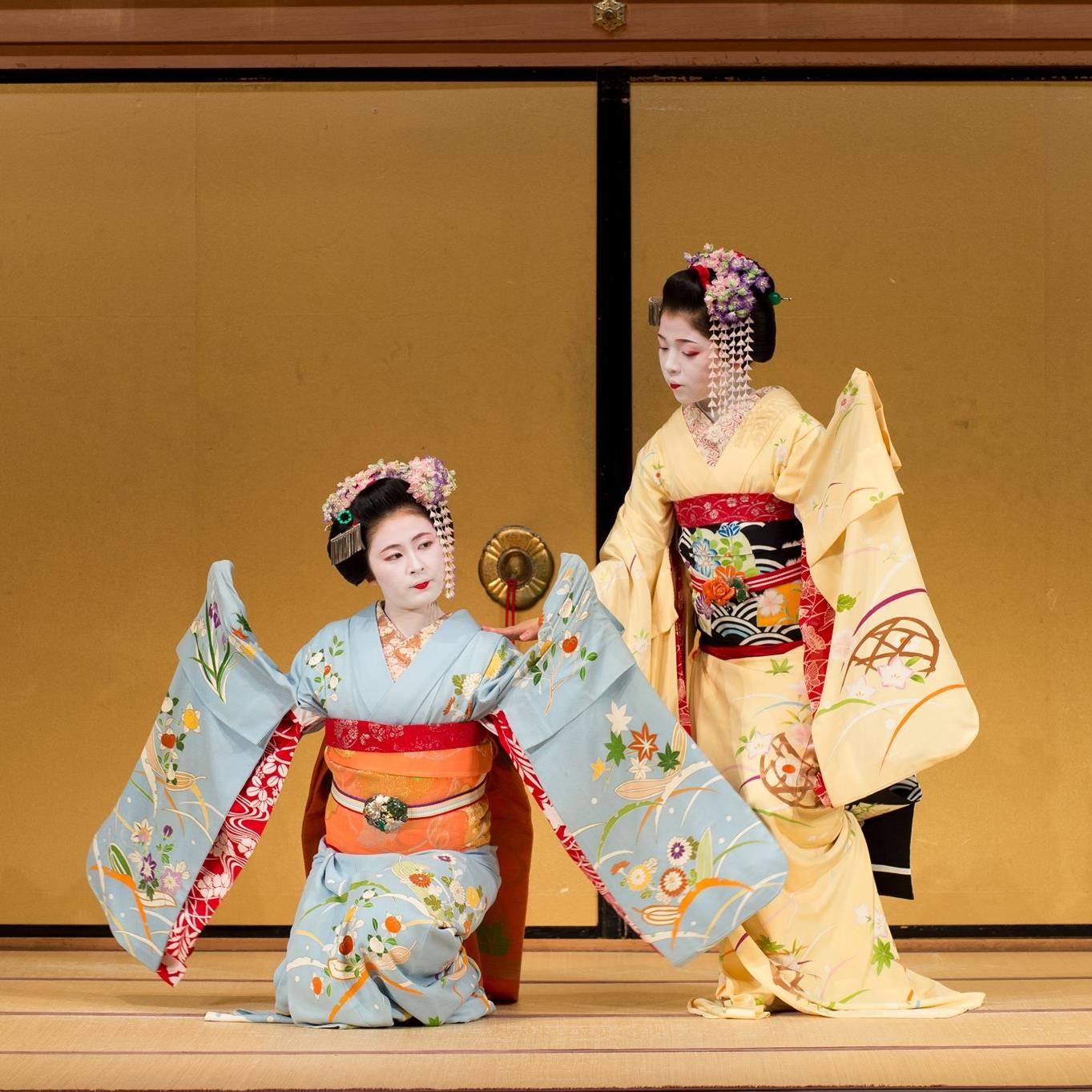 値下☆祇園京都♥オープニング・ピン☆ブラック等5点セット【花街・舞妓】ギター なんで初めてのお客さんは断られるの？ - Q都スタディトリップ